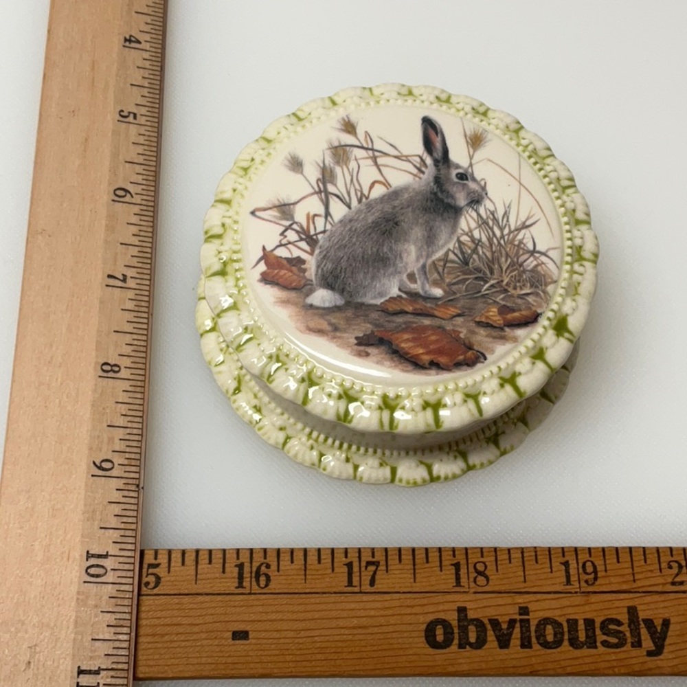 VINTAGE Rabbit Trinket Box Ceramic Round Lidded Galor Mold 1983 Cream + - Picture 4 of 6
